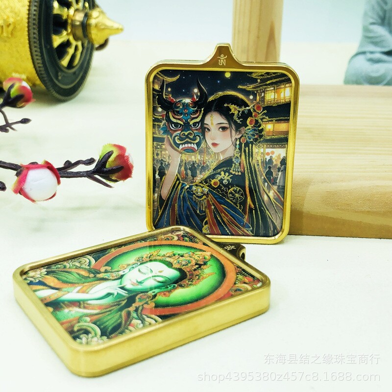 藏式手工描金唐卡钛钢外壳直播间爆款旅游景点爆款嘎乌盒金色吊坠图片