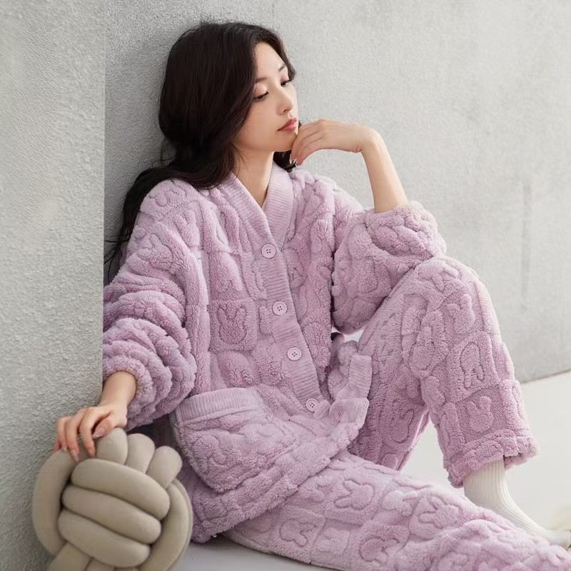 秋冬季新款法兰绒睡衣女士可爱外穿加厚大码珊瑚绒保暖家居服套装
