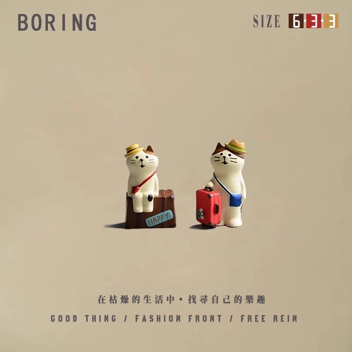 Прекрасная путешественника на рабочем столе Земля Небольшое местонахождение офисных товаров