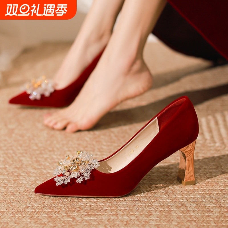 绝美绒面红色婚鞋女2025年新款粗跟订婚鞋结婚鞋新娘鞋婚礼高跟