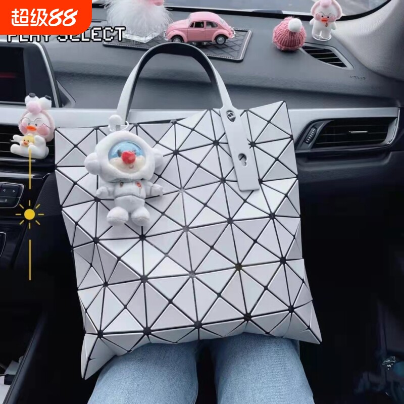 三宅臻品一生六格限定菱格托特包图片