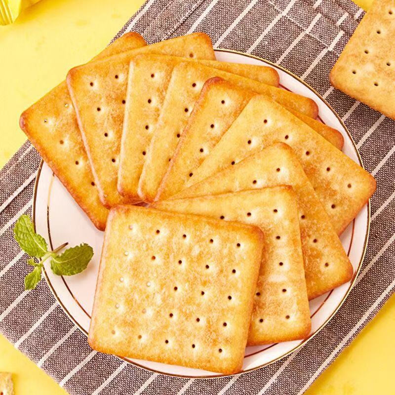 芝士饼干网红酥脆薄饼办公室零食早餐小包装解馋苏打薄脆好吃整箱