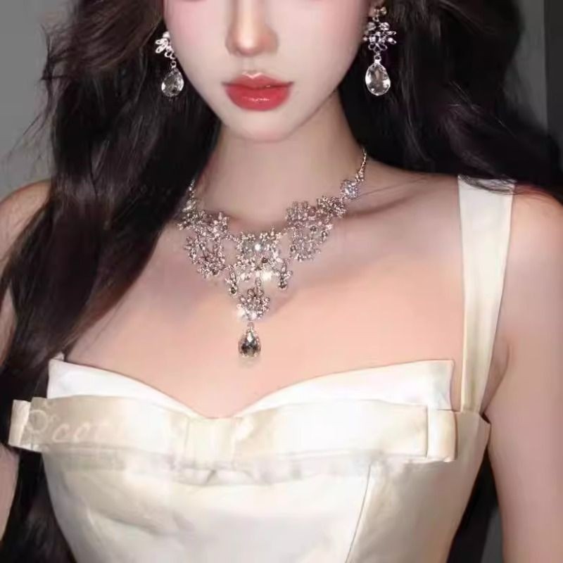 轻奢重工银色花朵项链耳环套装2025新款女新娘礼服配饰夸张锁骨链