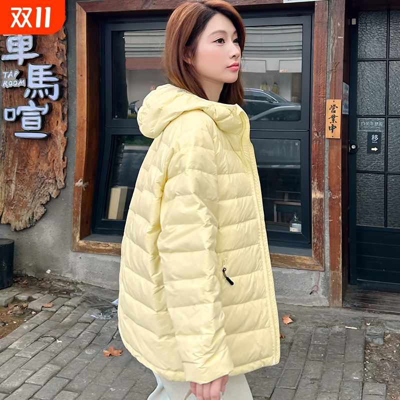 户外2025新款大码轻薄羽绒服女短款连帽排骨时尚休闲宽松秋季轻便