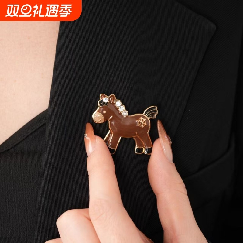 咖色滴油镶钻时尚百搭小马胸针可爱气质小众设计高级感百搭配饰