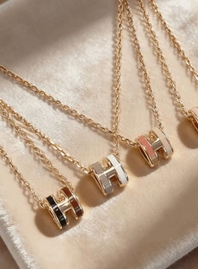 H项链女珐琅字母V金锁骨链拼色吊坠mini高级感轻奢百搭黑色玫瑰金