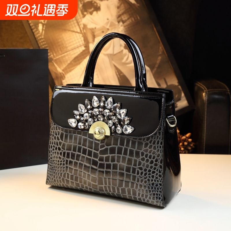 2025高档高级感绣钻真皮妈妈包新款时尚大气中年女士包包手提包女