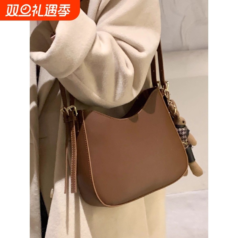 艾程复古包包女2024新款通勤时尚百搭斜挎包高级感小众ins单肩