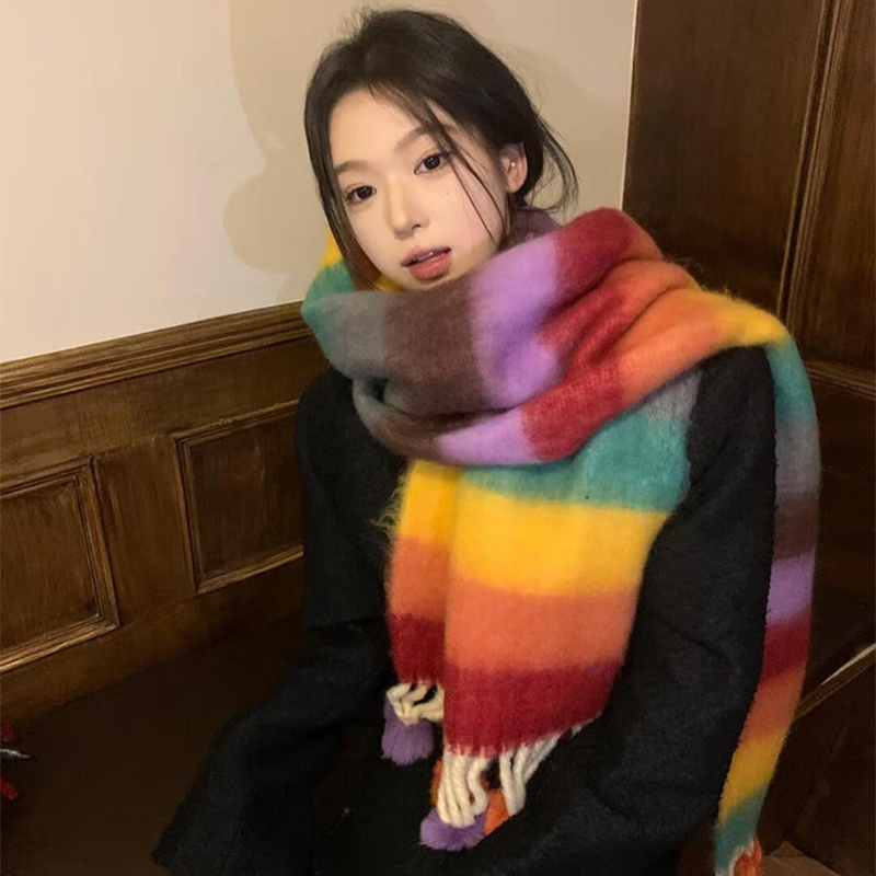彩虹条纹毛球马海毛围巾女2025冬季软糯保暖加厚披肩百搭流苏围脖