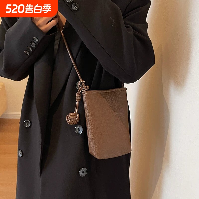 质感手机包包女士2026新款软皮斜挎小包轻便休闲包百搭单肩小方包