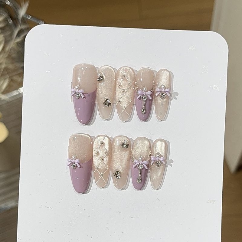 紫色慕斯桃汐里芭蕾风紫法式格纹钢珠猫眼蝴蝶结穿戴甲椭圆光疗