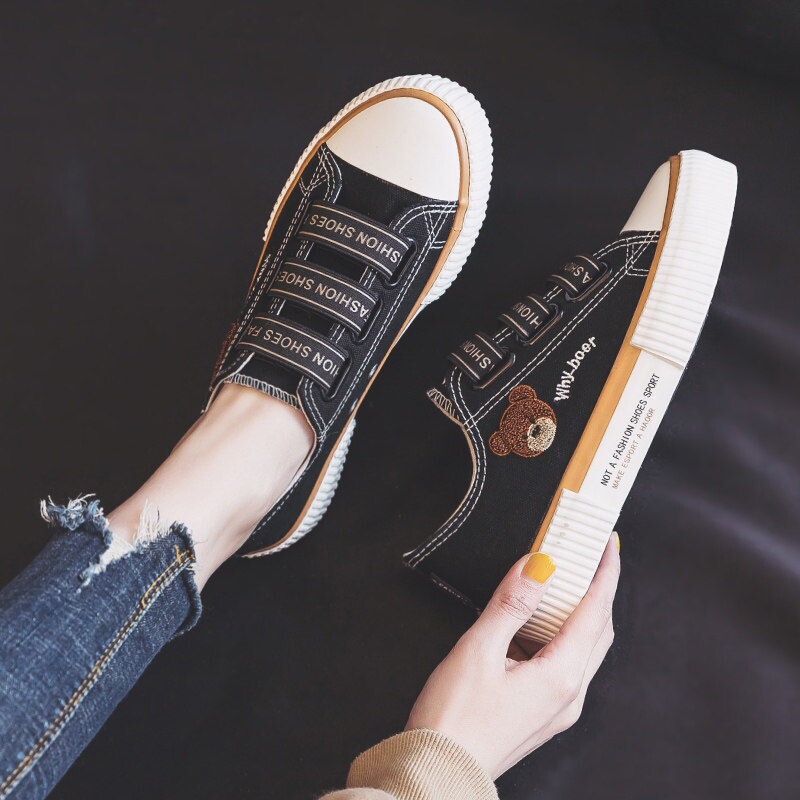 复古小熊帆布鞋女2023春季百搭学生小白板鞋子潮懒人鞋低帮