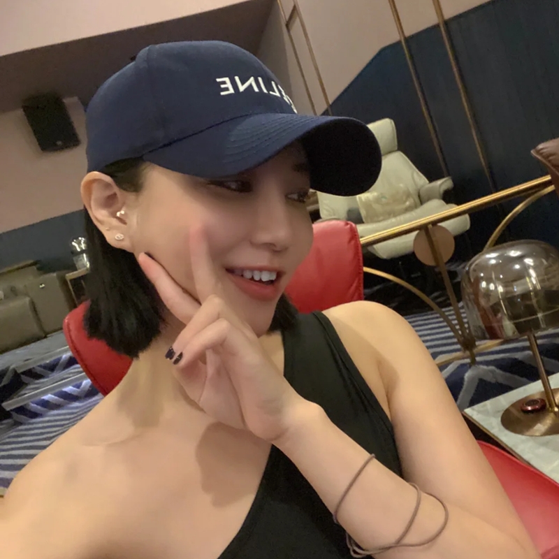 巨出片~精致自留款！现货25P黑色字母刺绣棒球帽植绒鸭舌帽白色