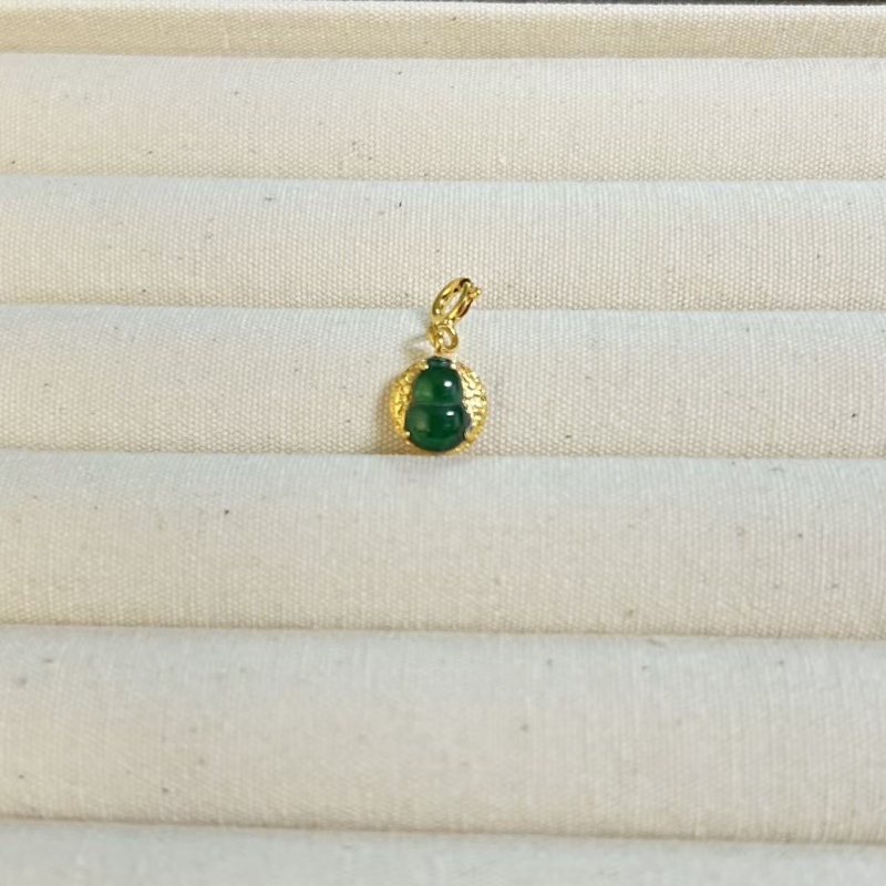 阳绿翡翠葫芦女款吊坠