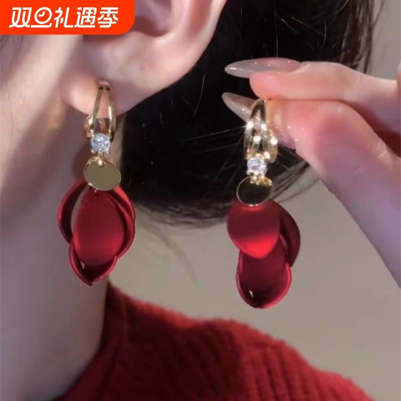 小众气质红色磨砂花瓣耳环女轻奢高级感时尚优雅耳坠银针精致耳饰