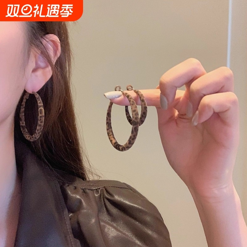 耳夹无耳洞复古港风豹纹丝绒圈圈耳环女高级感气质个性耳圈耳钉