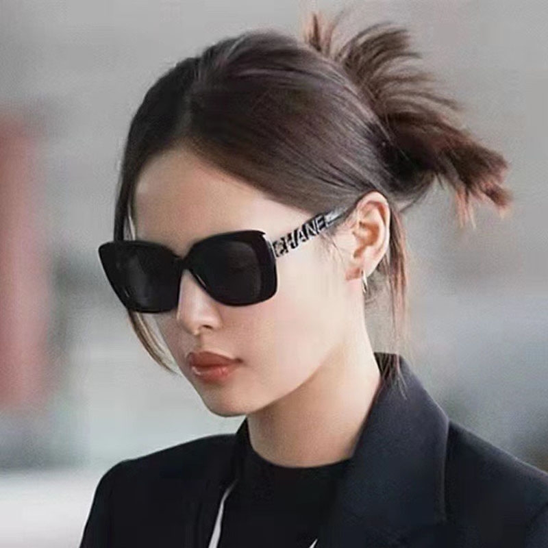 小香墨镜女款辛芷蕾同款5422显脸小防紫外线偏光太阳镜圆脸黑框