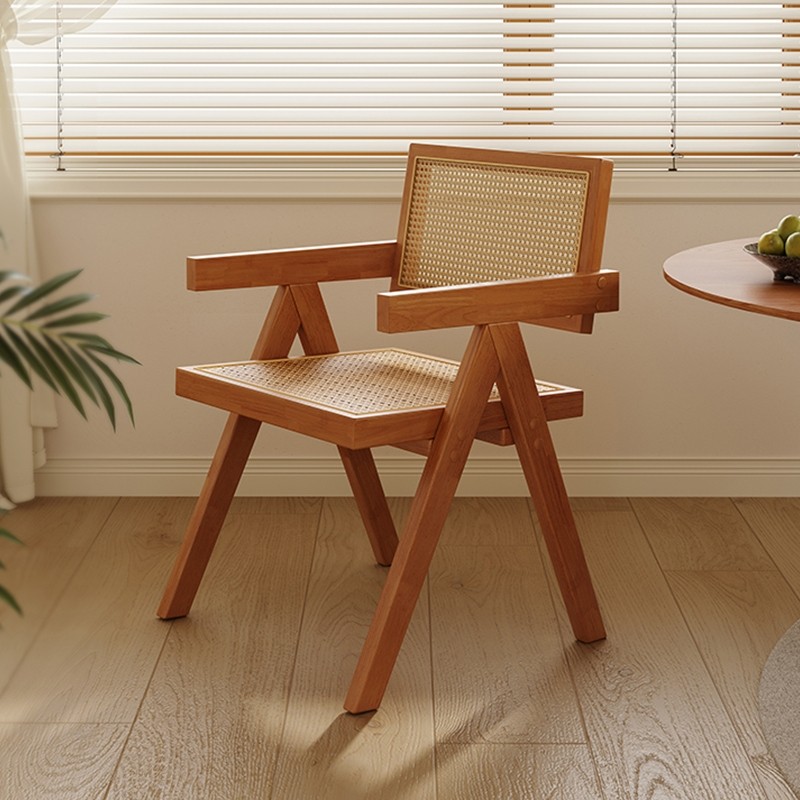 北欧实木单人餐椅昌迪加尔家用民宿阳台扶手椅中古风编藤靠背椅子