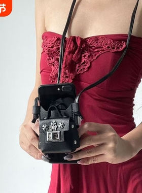 y2k甜酷辣妹黑色小皮包手机背夹项链便携长款装饰毛衣链十字架