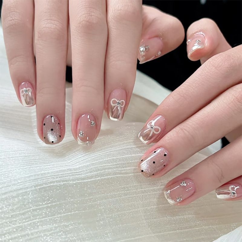 银色蝴蝶结闪钻猫眼穿戴甲短款小红书美甲甲片高级感假指甲指甲片