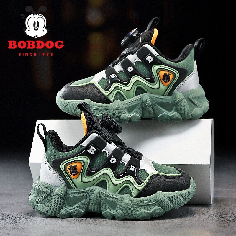 巴布豆男童运动鞋防水皮面2025秋冬新款旋转纽扣防滑软底儿童鞋子