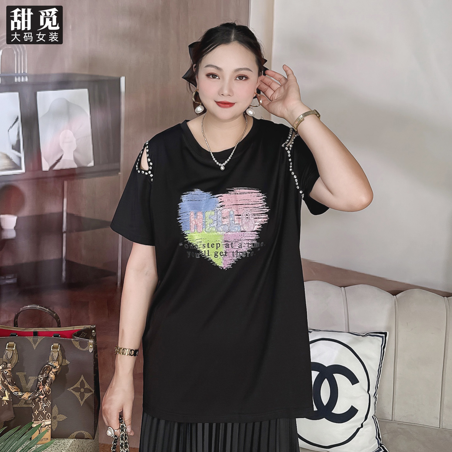 甜觅特大码女装2025夏季胖mm300斤爱心印花钉珠中款露肩圆领T恤DF