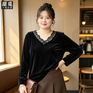 甜觅特大码女装300斤秋季V领胖mm后背蝴蝶蕾丝拼接显瘦丝绒打底衫
