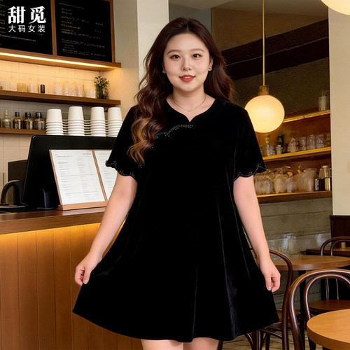 甜觅特大码女装春夏装胖mm300斤胖妹妹赫本小黑裙丝绒立领连衣裙