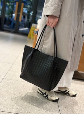 牛皮压纹编织女手提腋下简约托特
