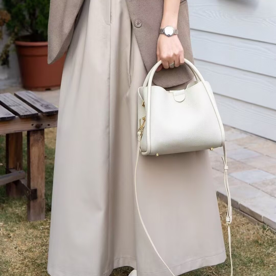 头层牛皮女手提单肩实用水桶包