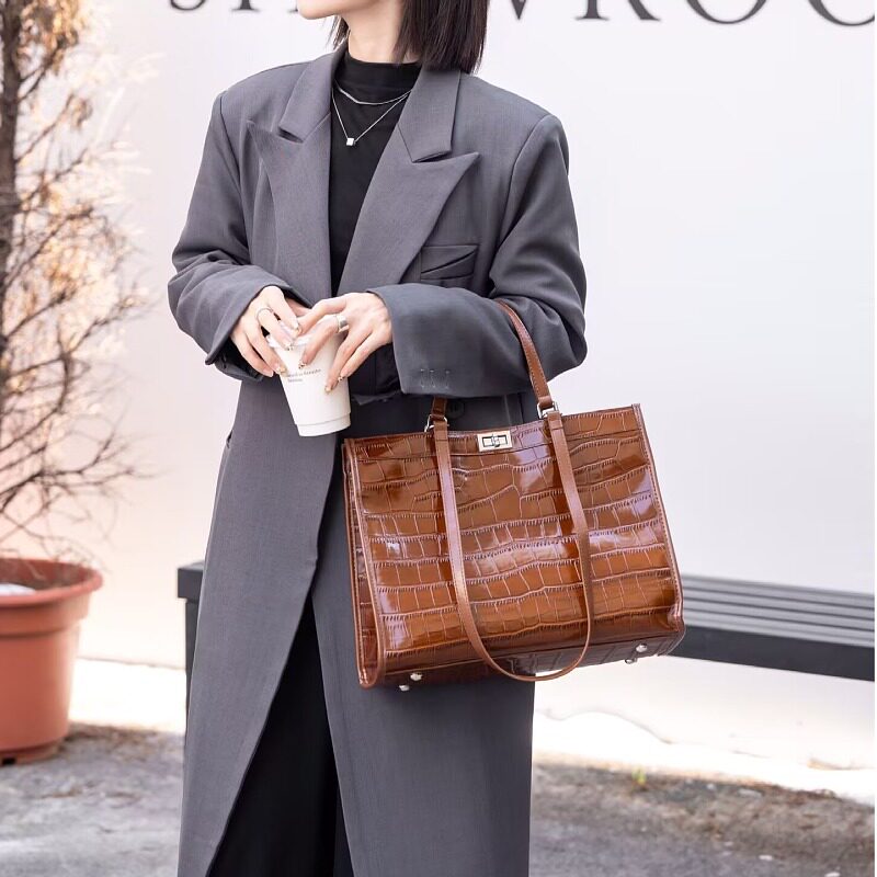 梦嘉丽头层牛皮锁扣托特包女