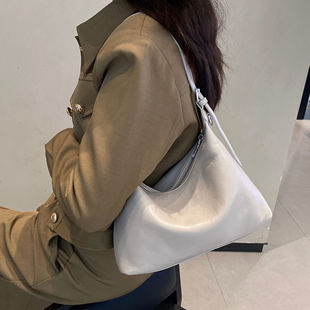 2025春夏新品真皮休闲女包饺子包头层牛皮手提复古斜挎包通勤简约