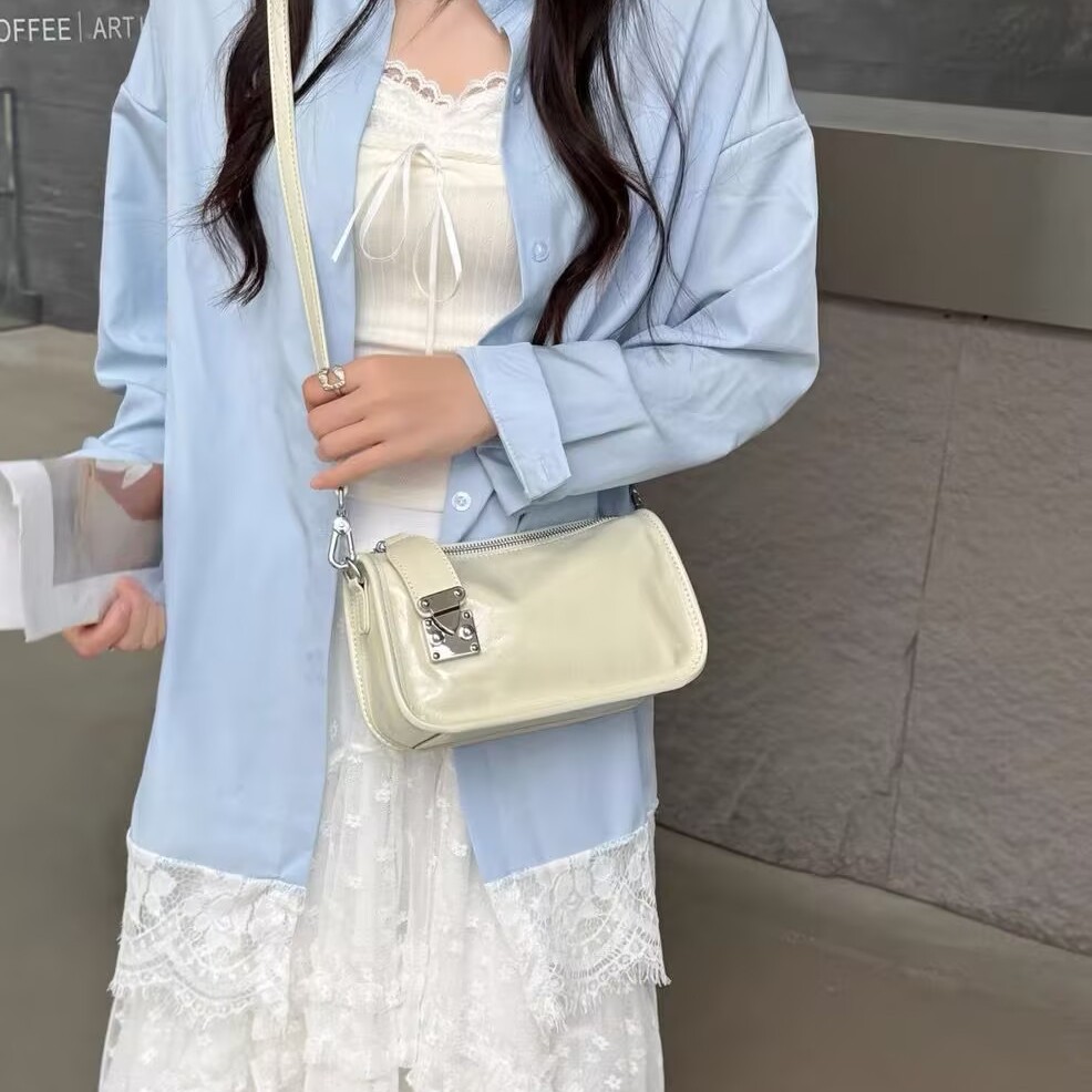 头层爆裂纹牛皮单肩腋下小方包女