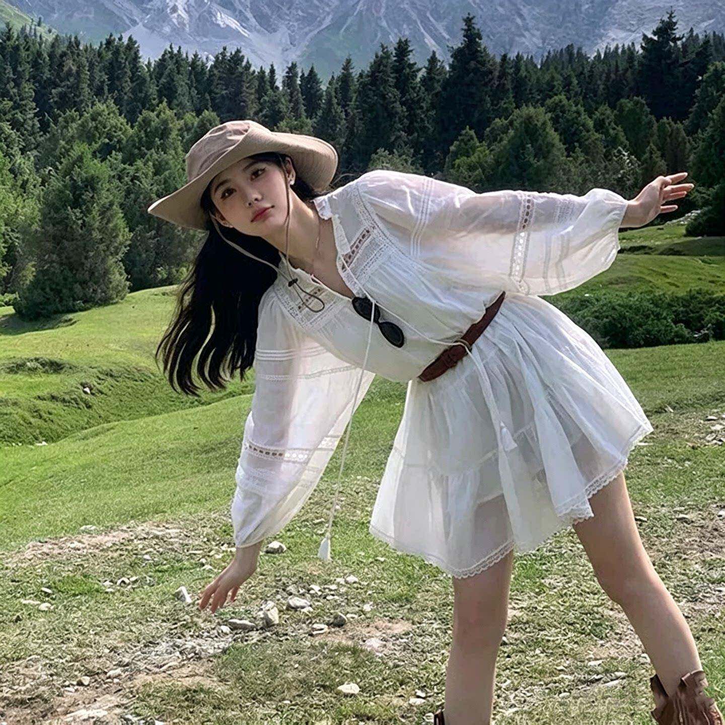 法式白长袖GFT连衣旅裙女春夏腰带镂子空蕾丝衬衫裙小色个游度假