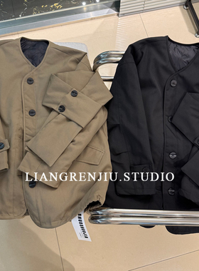 时装款宽松风格。轻盈薄款圆领羽绒服外套配围巾26103MR