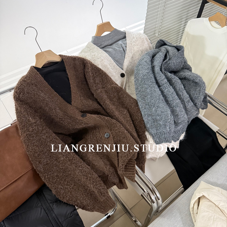 V领针织开衫宽松纯色大版