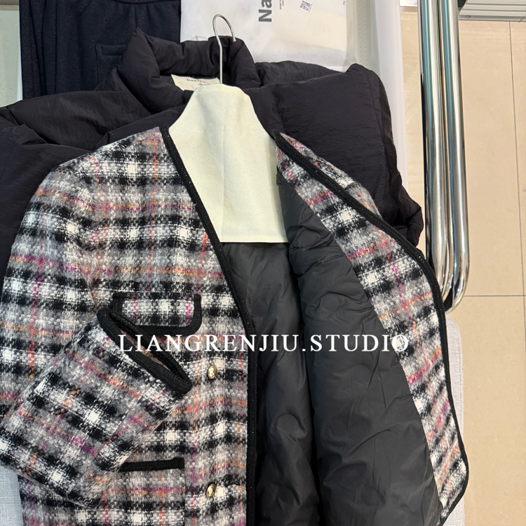V领格纹百搭羽绒服外套