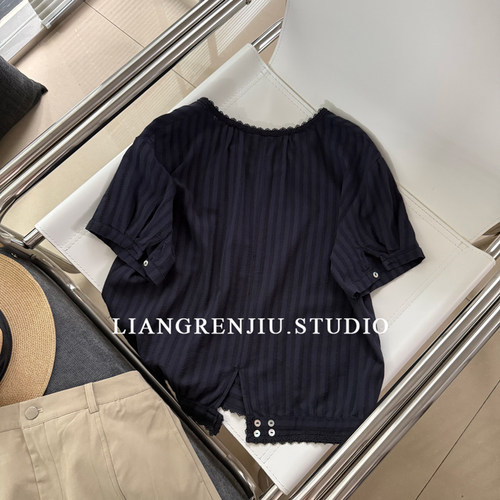 韩国单。100长绒棉。面料巨舒服。V领设计款短袖衬衫上衣8182W