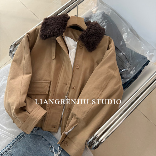 翻领拉链百搭撞色羽绒服