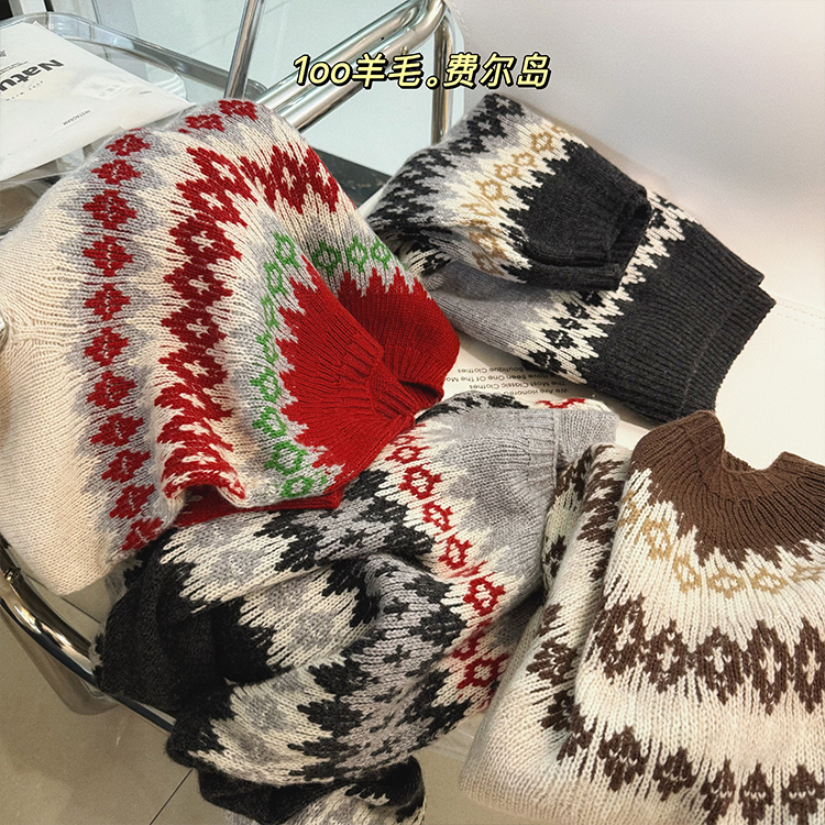 费尔岛撞色钩花针织毛衣