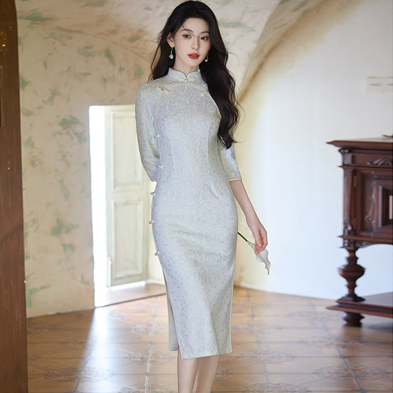 浅蓝色国风新中式长款秋季长袖旗袍2025新款年轻款女复古修身