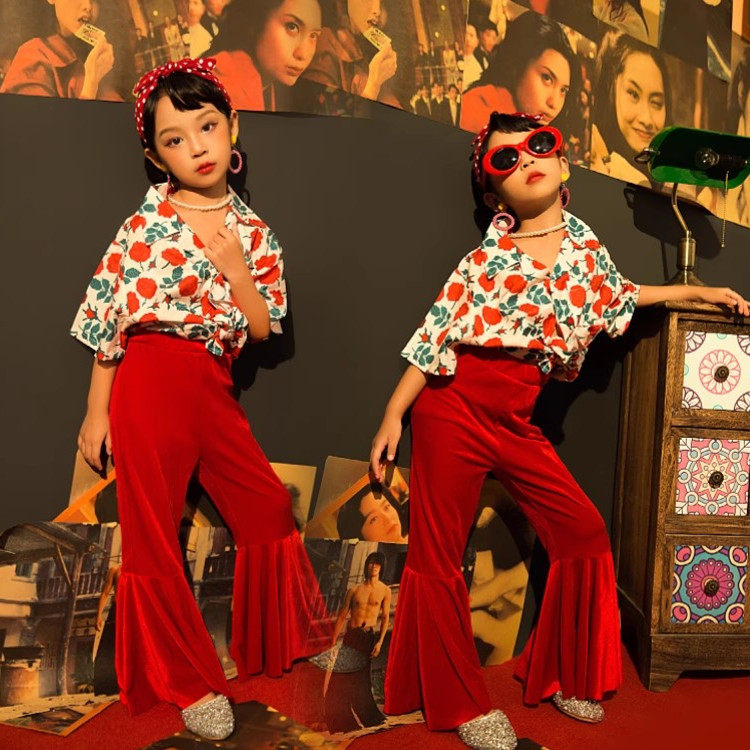 女童复古港风潮服少儿模特t台走秀模卡拍摄艺术照多巴胺主题服装