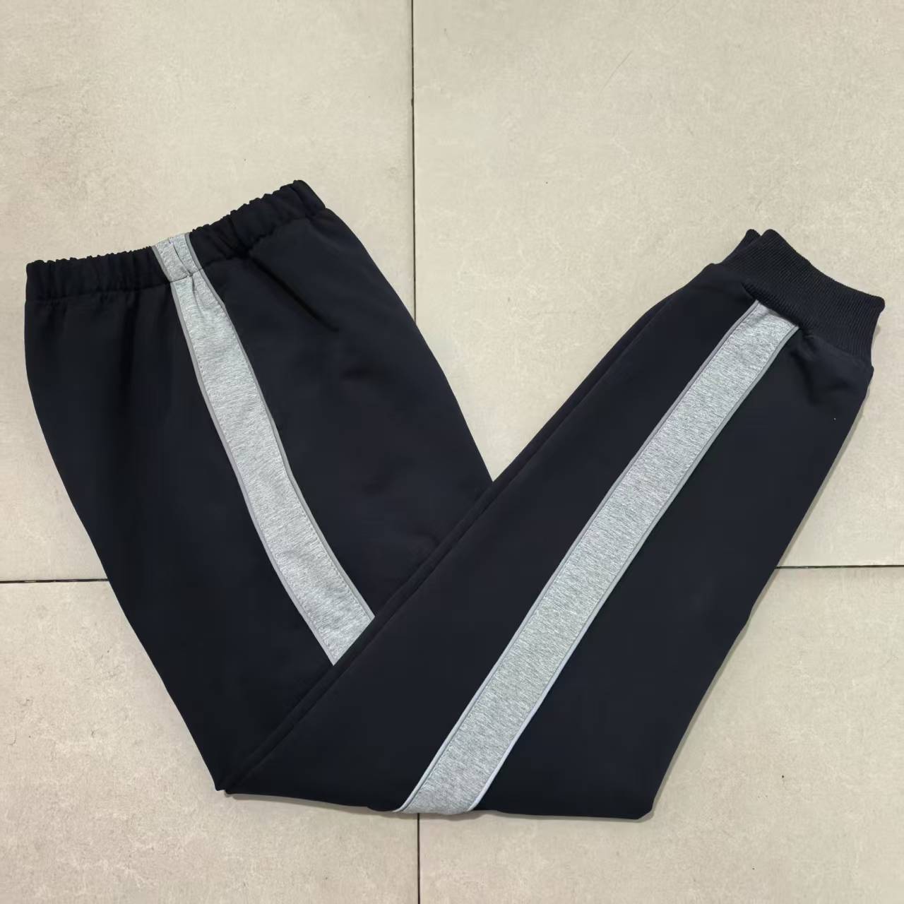 订做纯棉中小学生男女校服深藏蓝色拼浅灰宽杠前后加反光细条紧口