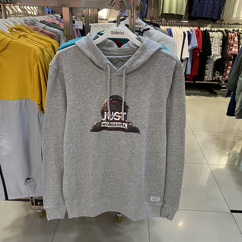 班尼路街头风印花休闲连帽卫衣衫