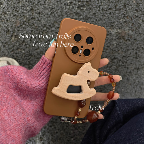 Trolls｜独特焦糖棕色秋冬氛围感ins风木马支架手提琥珀链条手机壳适用mate70pro华为pura80小米17苹果16x300