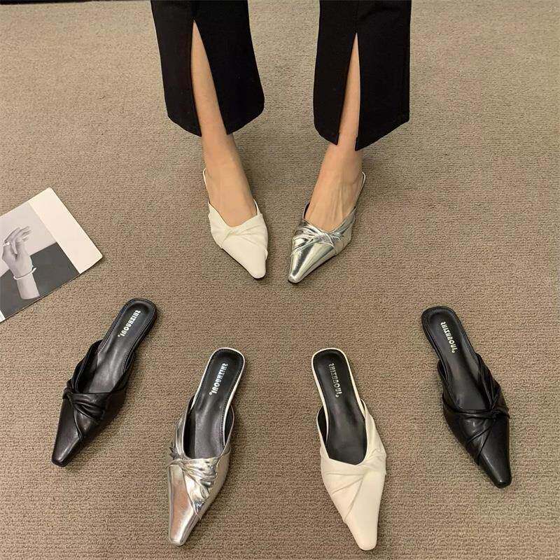 香港时尚平底包头半拖鞋女外穿夏季2025新款方头气质银色时装凉鞋