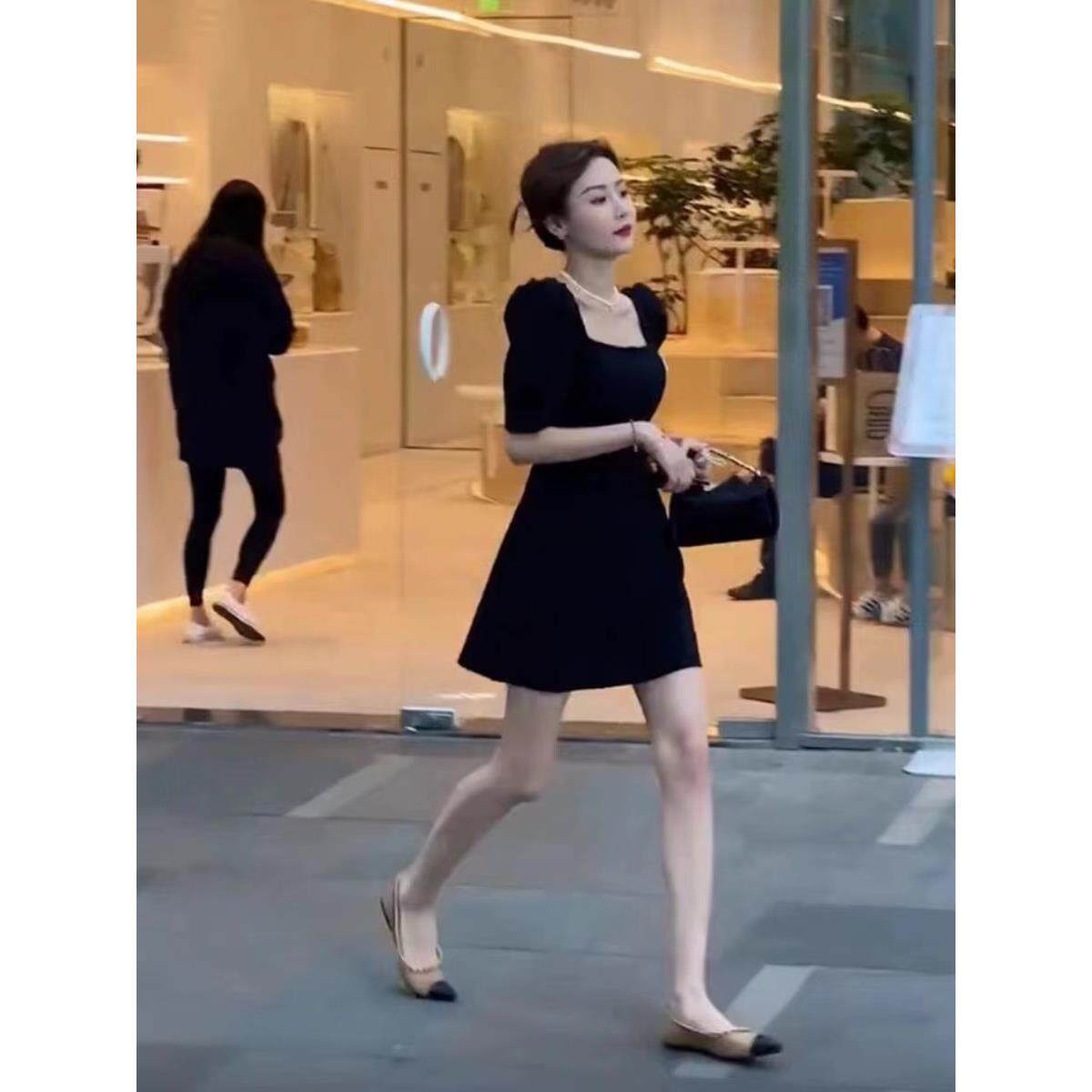 欧洲站2025夏季新款港味赫本风小黑裙小个子洋派方领黑色洋装女
