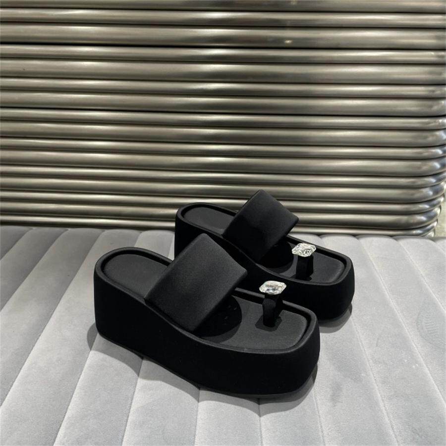 夹脚套趾凉鞋松糕厚底人字拖鞋女夏外穿时尚水钻黑色沙滩坡跟凉拖