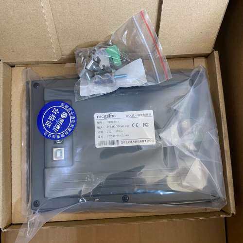 昆仑通态触摸屏，型号TPC7022Ei，未使用，序列号一