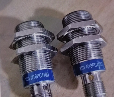 施耐德传感器XS1N18PC410D全新原装正品，无原包装 功能完好 议价